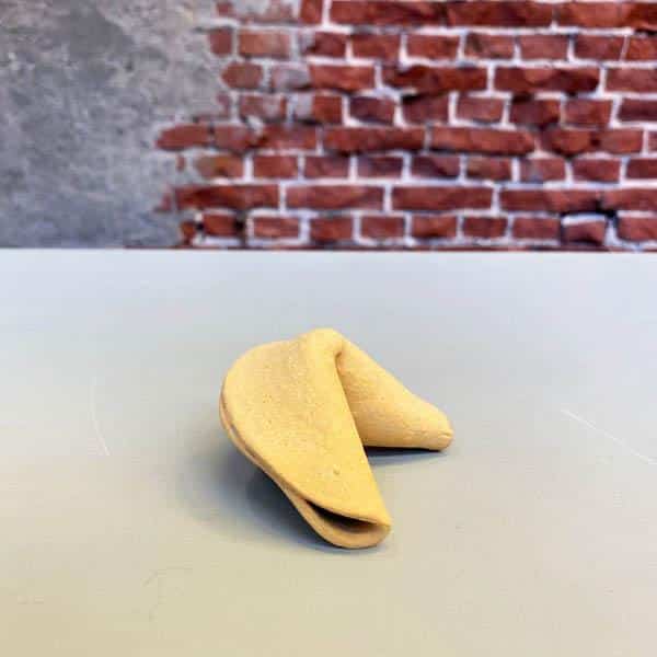 Fortune cookie met geluksbriefje