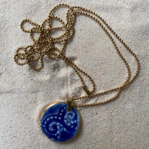 Hanger Lace Blue met ball chain